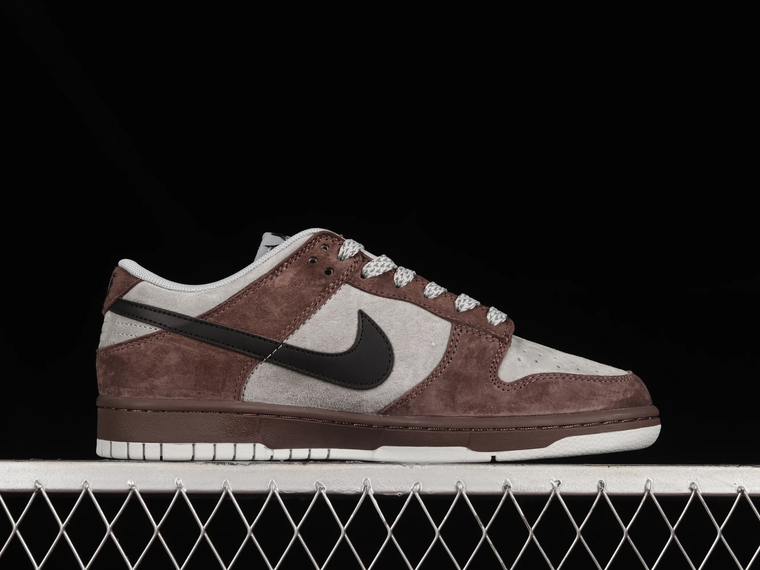 All Categories Nk SB Dunk Series Nk SB Dunk Low Low-top sneakers Otomo Katsuhiro x Nk SB Dunk Low "Steamboy OST" Creative customization collaboration Otomo Katsuhiro co-branded SB low-top sports and leisure sneakers DD9606-123
